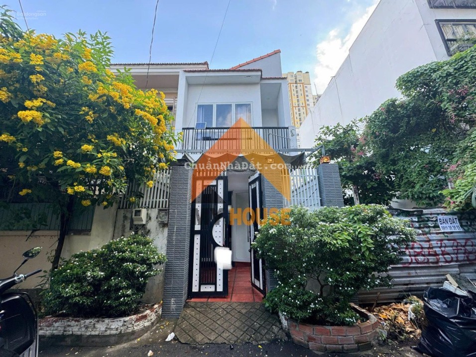 Hàng tốt giá rẻ nhà phố 2PN Thảo Điền có sân chill đường ô tô chỉ 22tr