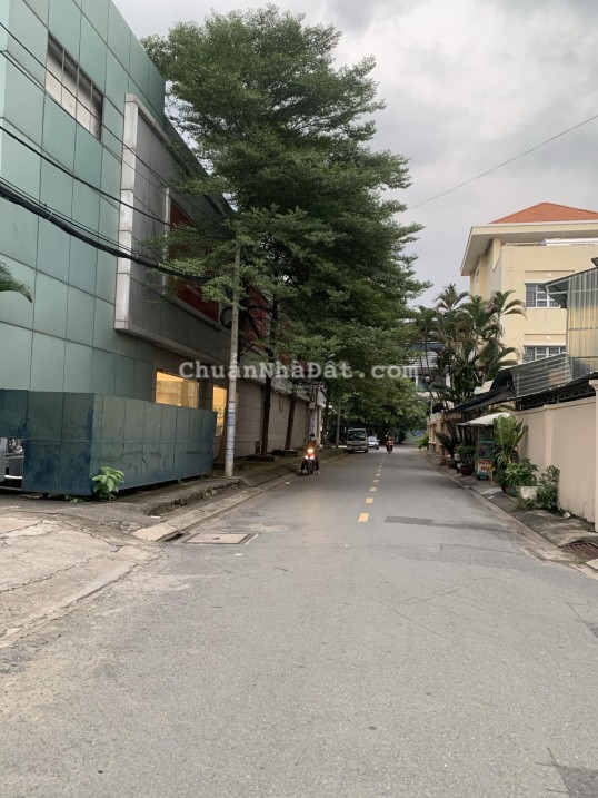 Bán nhà góc 2 mặt tiền, phường An Phú cách ga Metro 20m