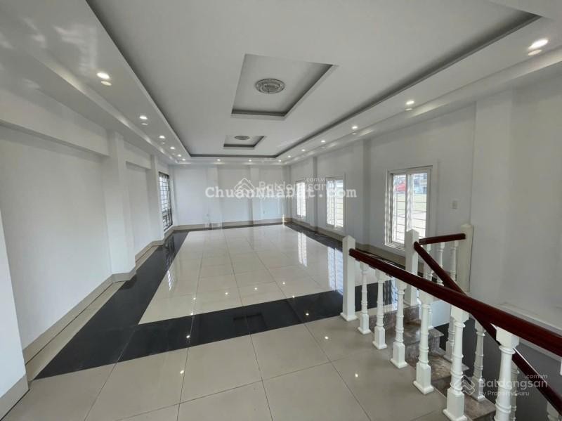 Bán nhà đẹp dân xây phố Nguyễn Lam, Long Biên 57m2 - ô tô đỗ cổng - hàng xóm KĐT - nhỉnh 8 tỷ