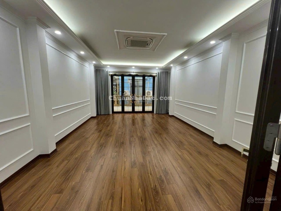 Cho thuê gấp nhà mới Giang Văn Minh, DT 45m2 x 6 tầng, mt 5m, thang máy , ô tô tránh .Giá 22tr/th