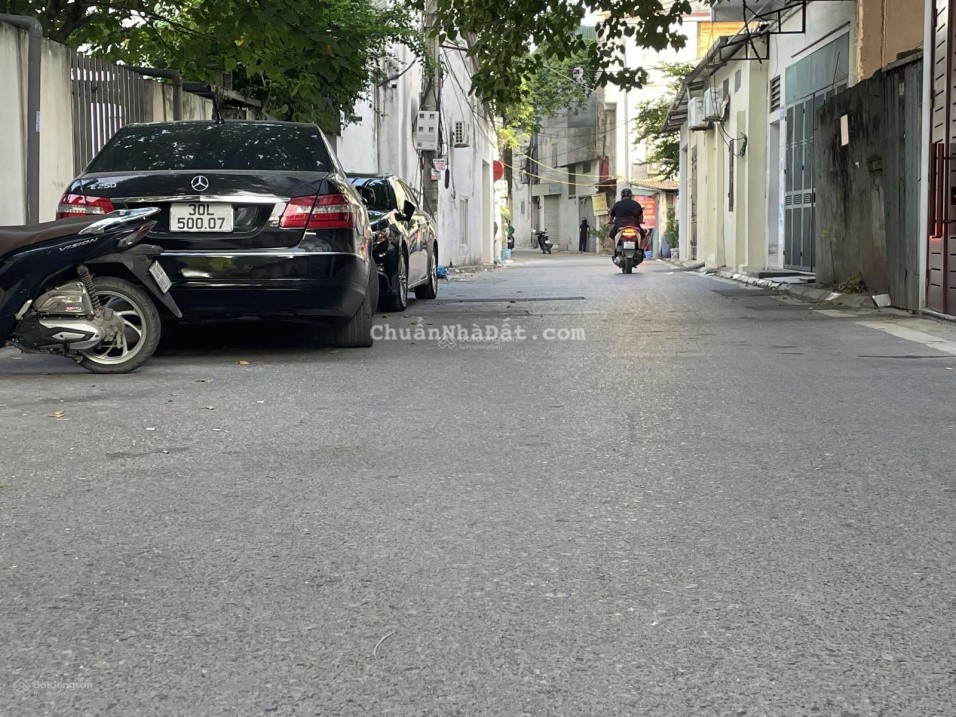 Hoàng Tăng Bí ô tô tránh nhau, ngõ thông tứ tung, 35m2, giá 5.8 tỷ