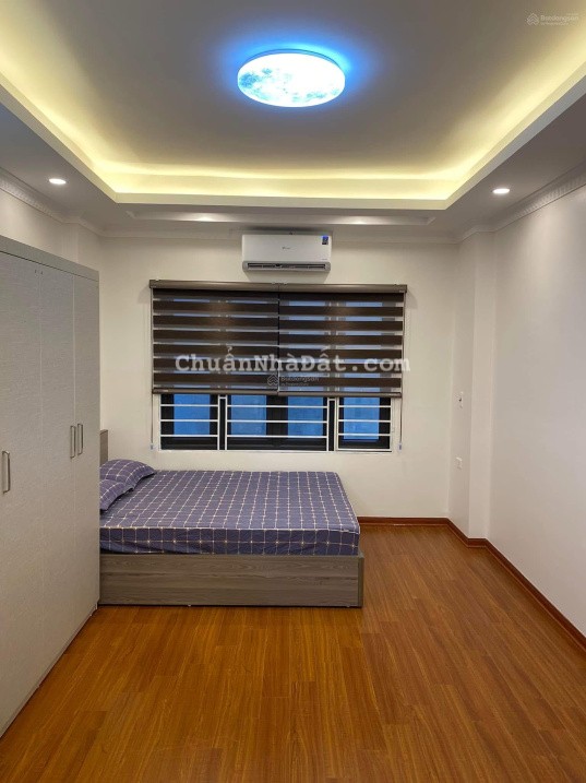 Em cần bán căn nhà DT 30m2 xây 5 tầng cách 30m ra tới mặt đường Lĩnh Nam - Hoàng Mai, giá 6,7 tỷ TL