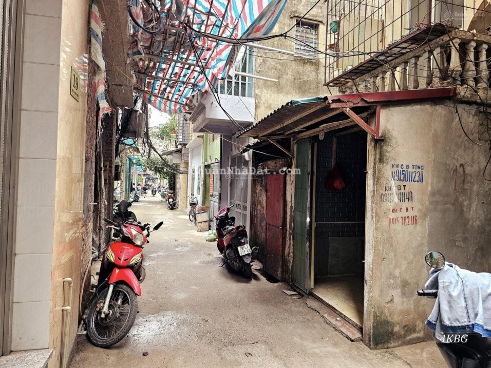 Bán gấp nhà giá rẻ phường Phúc Xá Ba Đình 2 tầng kinh doanh taxi qua nhà 30m2 chỉ 4,75 tỷ