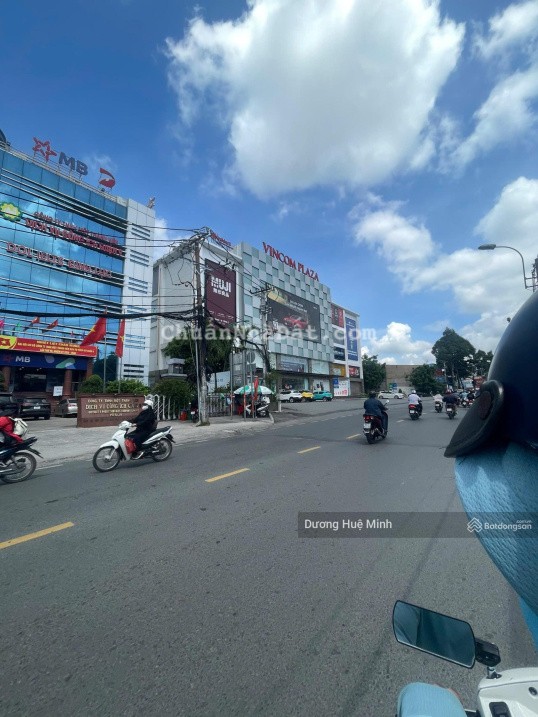 Bán dãy trọ mặt tiền đường Đình Phong Phú cách Lê Văn Việt chỉ 70m, DT 200m2 ngang 8m, vuông vức