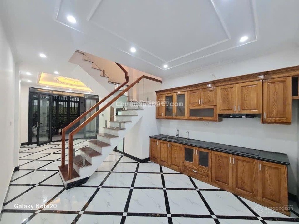 Bán nhà Hoàng Mai - hồ Linh Đàm - 5 tầng dân xây - ô tô vào nhà - 2 thoáng - an sinh tốt