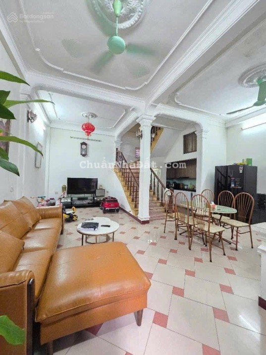 Trung tâm quận Hai Bà Trưng - ngõ thông gần phố - ở hoặc đập đi xây CCMN cho thuê đều được