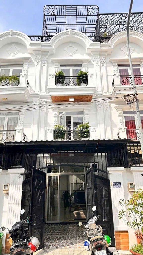 Bán nhà 4x17m 1trệt 3 lầu đường 10m Thạnh xuân 24 gần chợ Minh phát