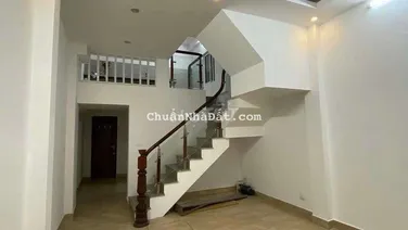 CHO THUÊ NHÀ LONG BIÊN GẦN HỒ THẠCH BÀN, KHU CN - Đường rộng, vỉa hè