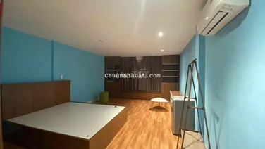 Cho thuê nhà hẻm xe 3 bánh gần Hậu Giang có sẵn ít nội thất giá 9tr